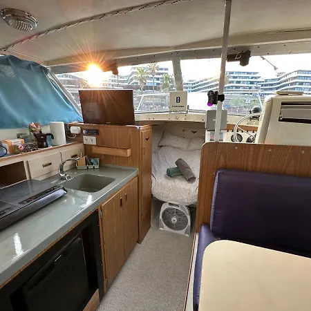 !!boat With Ac In Port Forum 2 Bikes Included!! *
