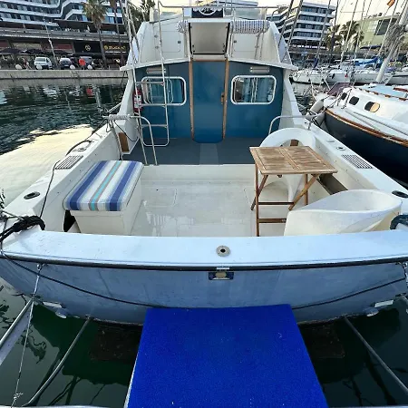 Botel !!boat With Ac In Port Forum 2 Bikes Included!! *