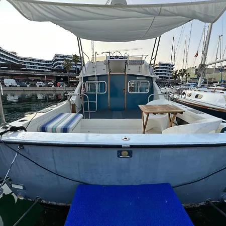 !!boat With Ac In Port Forum 2 Bikes Included!! Botel *